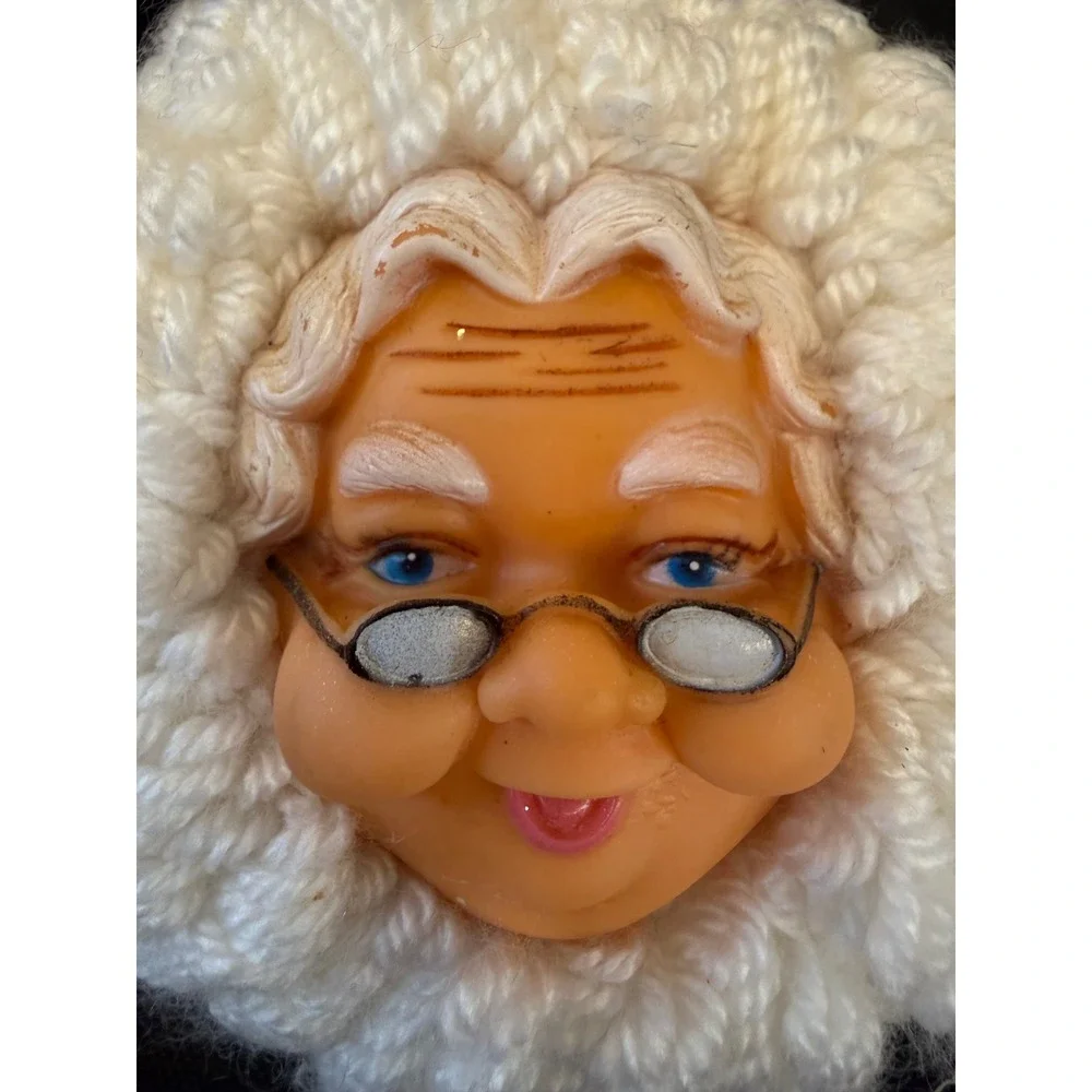 Christmas Ornaments Unisex OS‎ Red Vintage Santa Mrs Claus Yarn
